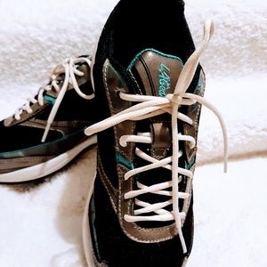 Sz 8 LA Gear Walk n Tone Athletic Shoes Like New